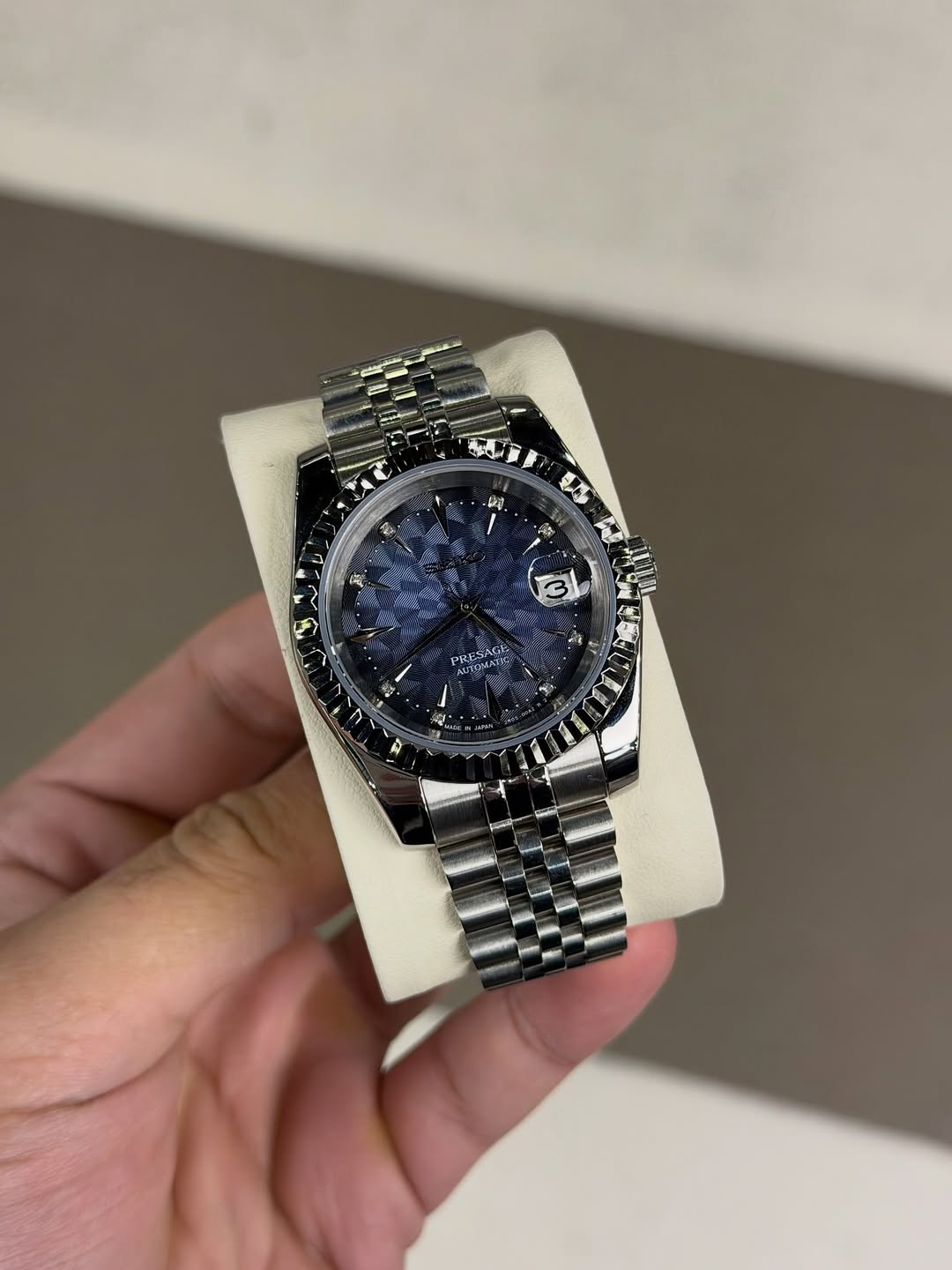 Classic Date Geometric Majesty Dial