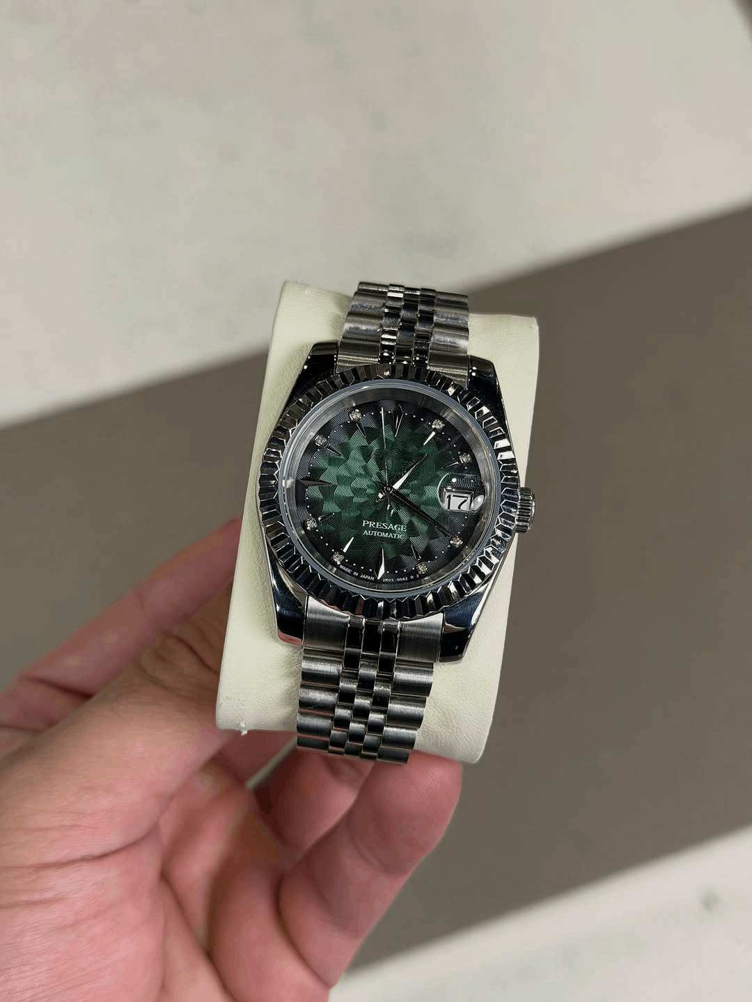Classic Date Geometric Mint Green