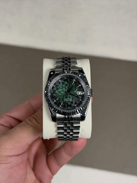 Classic Date Geometric Mint Green