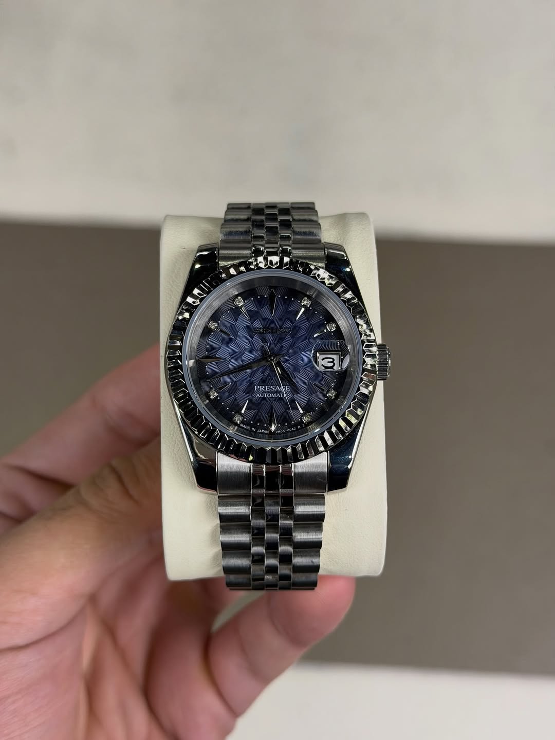 Classic Date Geometric Majesty Dial